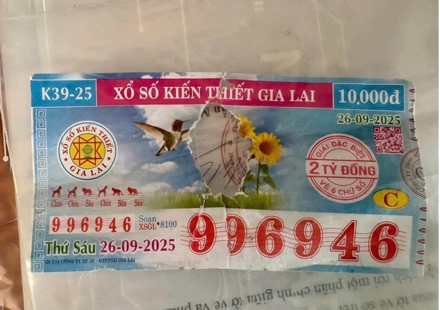 Tờ vé số trúng độc đắc bị rách ở Quảng Ngãi: Tổng số tiền công ty xổ số vừa trả thưởng- Ảnh 1. Tờ vé số trúng độc đắc bị rách ở Quảng Ngãi: Tổng số tiền công ty xổ số vừa trả thưởng- Ảnh 1.
