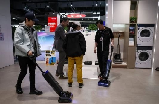 Cỗ máy tiêu dùng tại Trung Quốc trầm lắng: Người dân không dám chi tiêu, khủng hoảng niềm tin vô cùng nghiêm trọng- Ảnh 3. Cỗ máy tiêu dùng tại Trung Quốc trầm lắng: Người dân không dám chi tiêu, khủng hoảng niềm tin vô cùng nghiêm trọng- Ảnh 3.