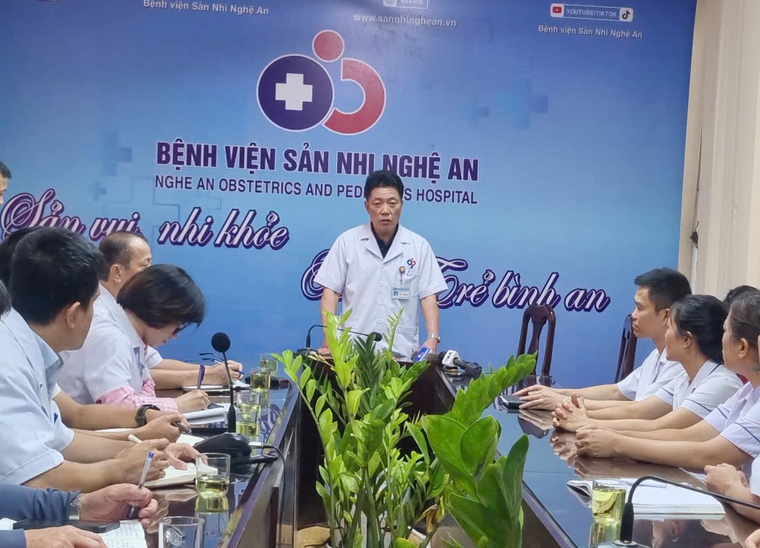 VIDEO: Giám đốc bệnh viện thông tin vụ người nhà bệnh nhân dùng dao tấn công khiến 7 người bị thương- Ảnh 1. VIDEO: Giám đốc bệnh viện thông tin vụ người nhà bệnh nhân dùng dao tấn công khiến 7 người bị thương- Ảnh 1.