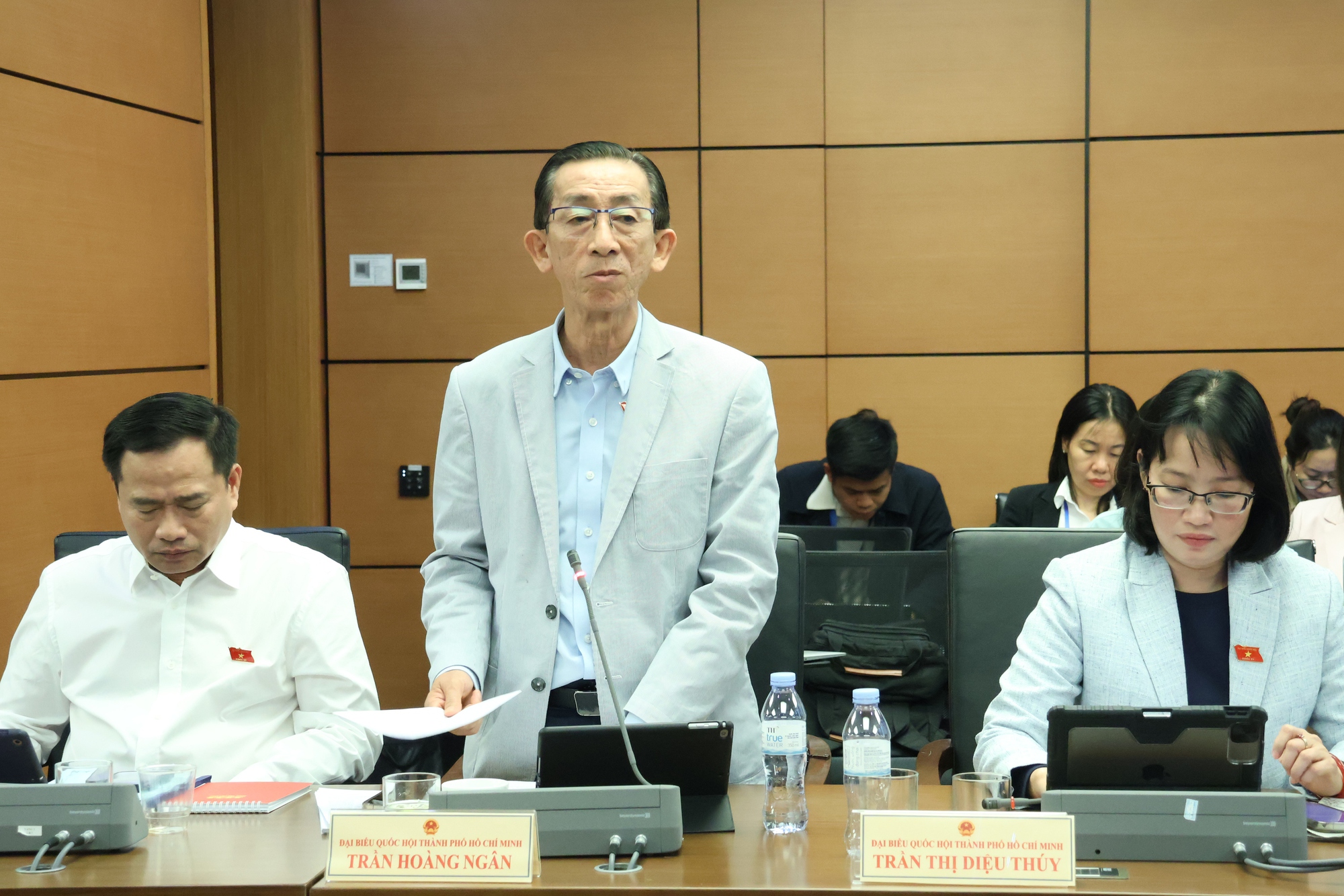 Đại biểu Quốc hội Trần Hoàng Ngân đề nghị xem xét nâng mức chi trả bảo hiểm tiền gửi- Ảnh 1.
