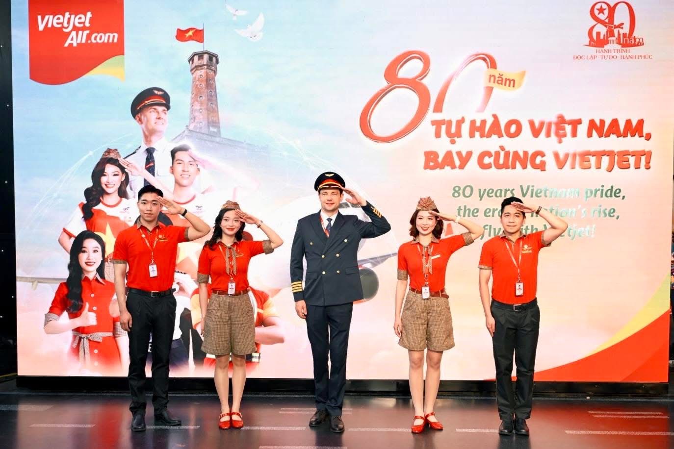 Đồng phục Vietjet Air được dân quốc tế khen nức nở vì đẹp- Ảnh 3. Đồng phục Vietjet Air được dân quốc tế khen nức nở vì đẹp- Ảnh 3.