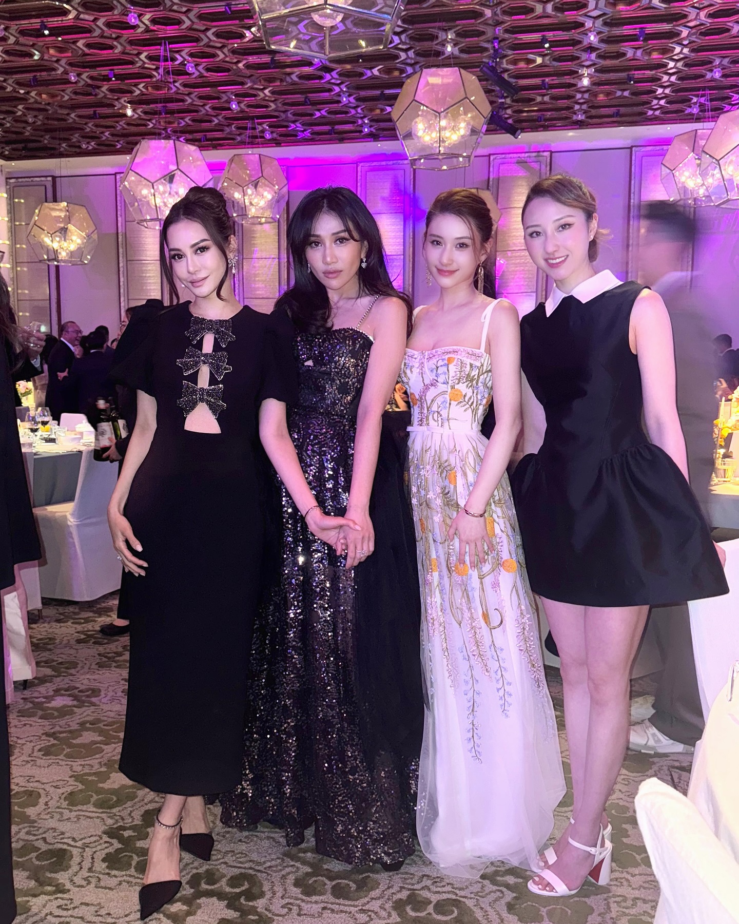 "Thợ gội đầu" đi lấy ái nữ tài phiệt Hà Siêu Liên thì sao mà hạnh phúc?- Ảnh 4. "Thợ gội đầu" đi lấy ái nữ tài phiệt Hà Siêu Liên thì sao mà hạnh phúc?- Ảnh 4.