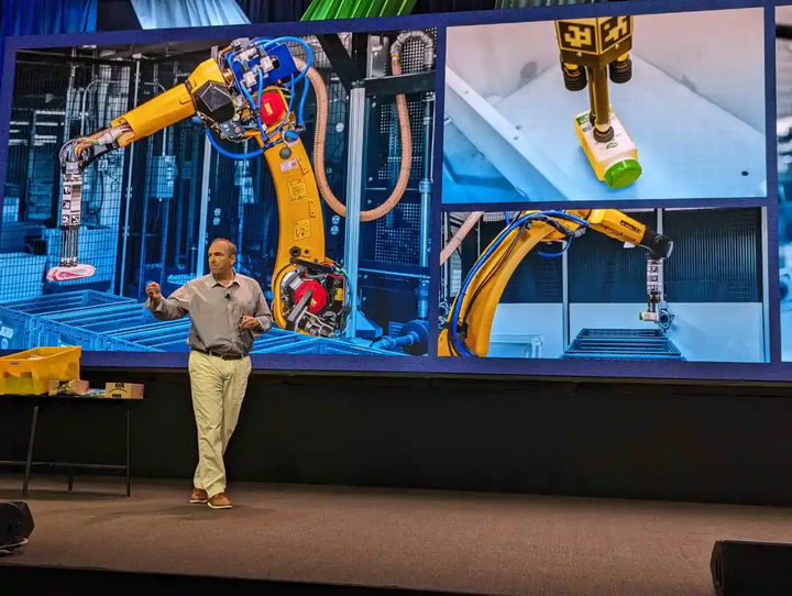 Những robot ‘cướp việc’ của 500.000 nhân sự tại Amazon- Ảnh 2. Những robot ‘cướp việc’ của 500.000 nhân sự tại Amazon- Ảnh 2.