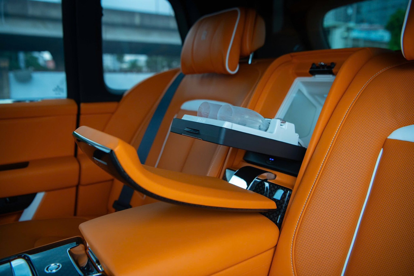 Cận cảnh Rolls-Royce Cullinan Black Badge 2025 đầu tiên về Việt Nam- Ảnh 15. Cận cảnh Rolls-Royce Cullinan Black Badge 2025 đầu tiên về Việt Nam- Ảnh 15.