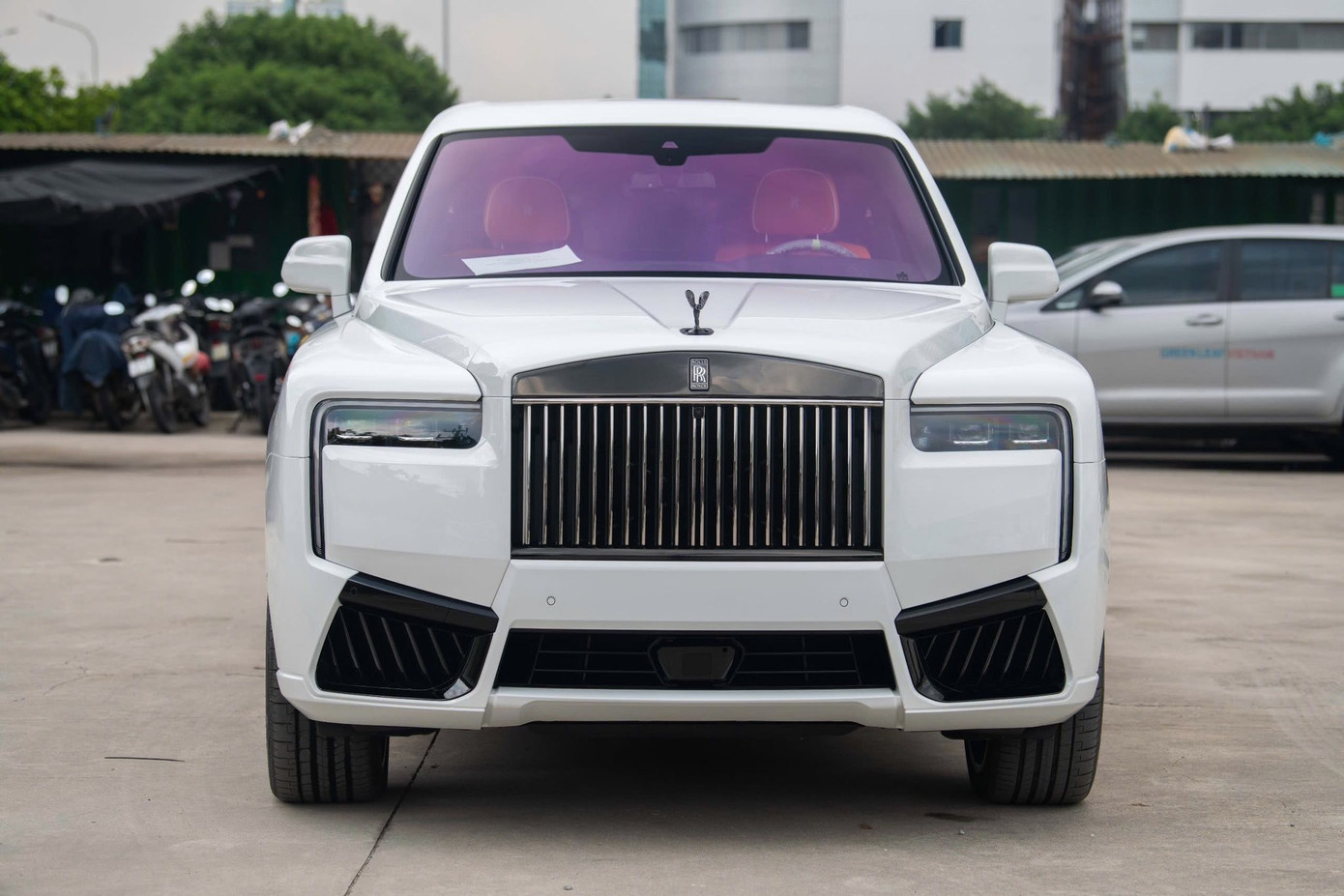 Cận cảnh Rolls-Royce Cullinan Black Badge 2025 đầu tiên về Việt Nam- Ảnh 5. Cận cảnh Rolls-Royce Cullinan Black Badge 2025 đầu tiên về Việt Nam- Ảnh 5.