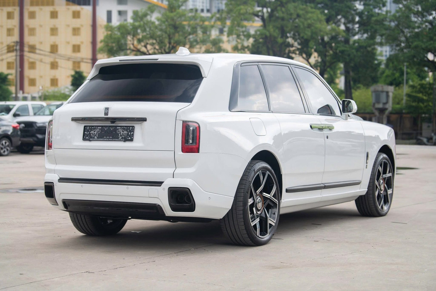 Cận cảnh Rolls-Royce Cullinan Black Badge 2025 đầu tiên về Việt Nam- Ảnh 2. Cận cảnh Rolls-Royce Cullinan Black Badge 2025 đầu tiên về Việt Nam- Ảnh 2.