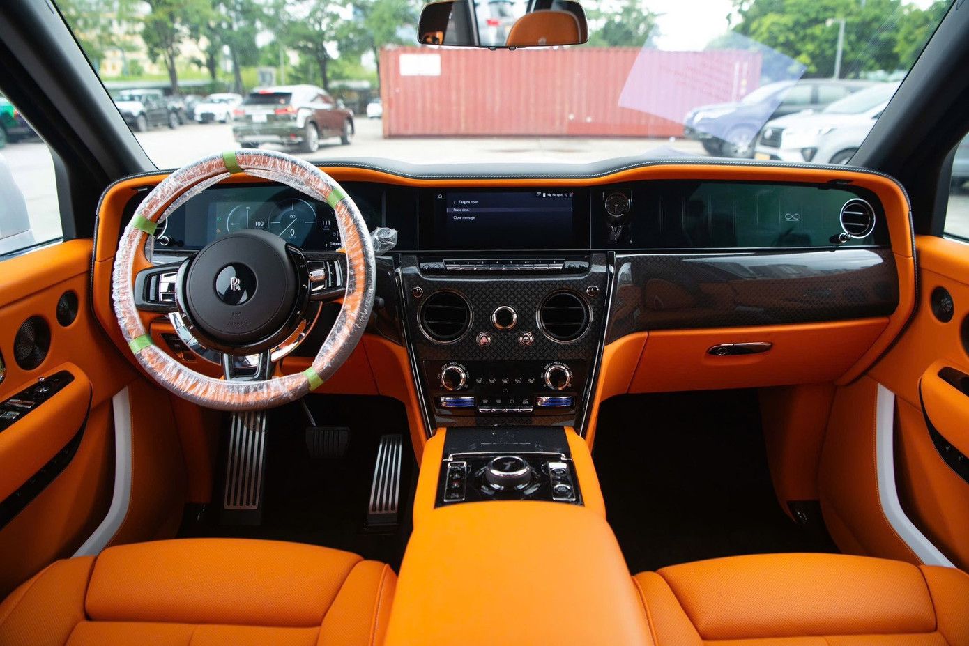 Cận cảnh Rolls-Royce Cullinan Black Badge 2025 đầu tiên về Việt Nam- Ảnh 12. Cận cảnh Rolls-Royce Cullinan Black Badge 2025 đầu tiên về Việt Nam- Ảnh 12.