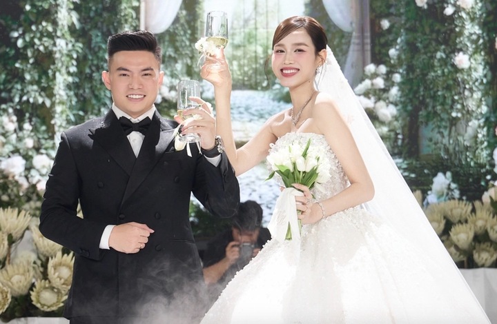 Top 3 Hoa hậu Việt Nam 2020: Người lấy thiếu gia, người an yên bên chồng tiến sĩ- Ảnh 3. Top 3 Hoa hậu Việt Nam 2020: Người lấy thiếu gia, người an yên bên chồng tiến sĩ- Ảnh 3.