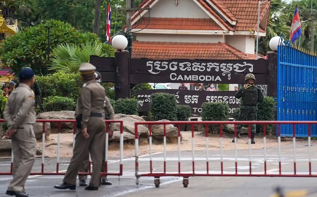 'Chương sử mới' trong đàm phán Thái Lan - Campuchia: Đề xuất xây tường biên giới 8,4 km gây chú ý- Ảnh 2. 'Chương sử mới' trong đàm phán Thái Lan - Campuchia: Đề xuất xây tường biên giới 8,4 km gây chú ý- Ảnh 2.
