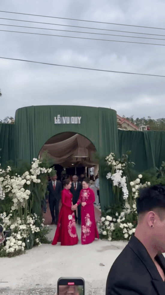 Lý giải cơn sốt đám cưới Viết Vương - Hoa hậu Đỗ Hà ở quê nhà Thanh Hóa, Quảng Trị- Ảnh 3. Lý giải cơn sốt đám cưới Viết Vương - Hoa hậu Đỗ Hà ở quê nhà Thanh Hóa, Quảng Trị- Ảnh 3.