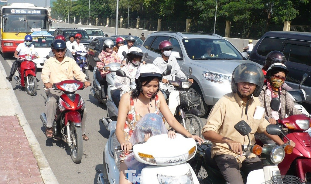 Chuyên gia: Đề xuất bố trí lệch giờ học, giờ làm giúp giảm ùn tắc giao thông ngay- Ảnh 1. Chuyên gia: Đề xuất bố trí lệch giờ học, giờ làm giúp giảm ùn tắc giao thông ngay- Ảnh 1.