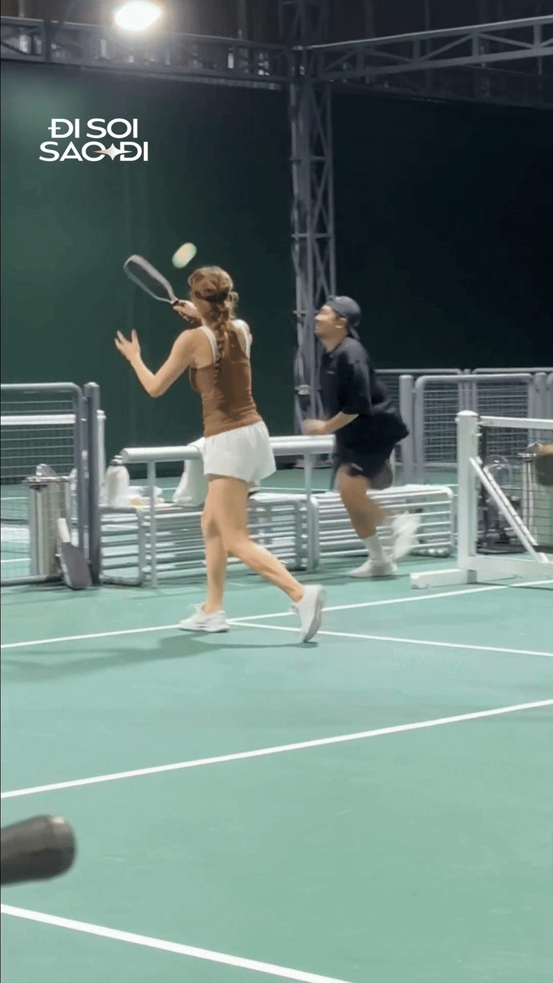 Tóm dính Hồ Ngọc Hà trên sân pickleball: Đôi Tóm dính Hồ Ngọc Hà trên sân pickleball: Đôi