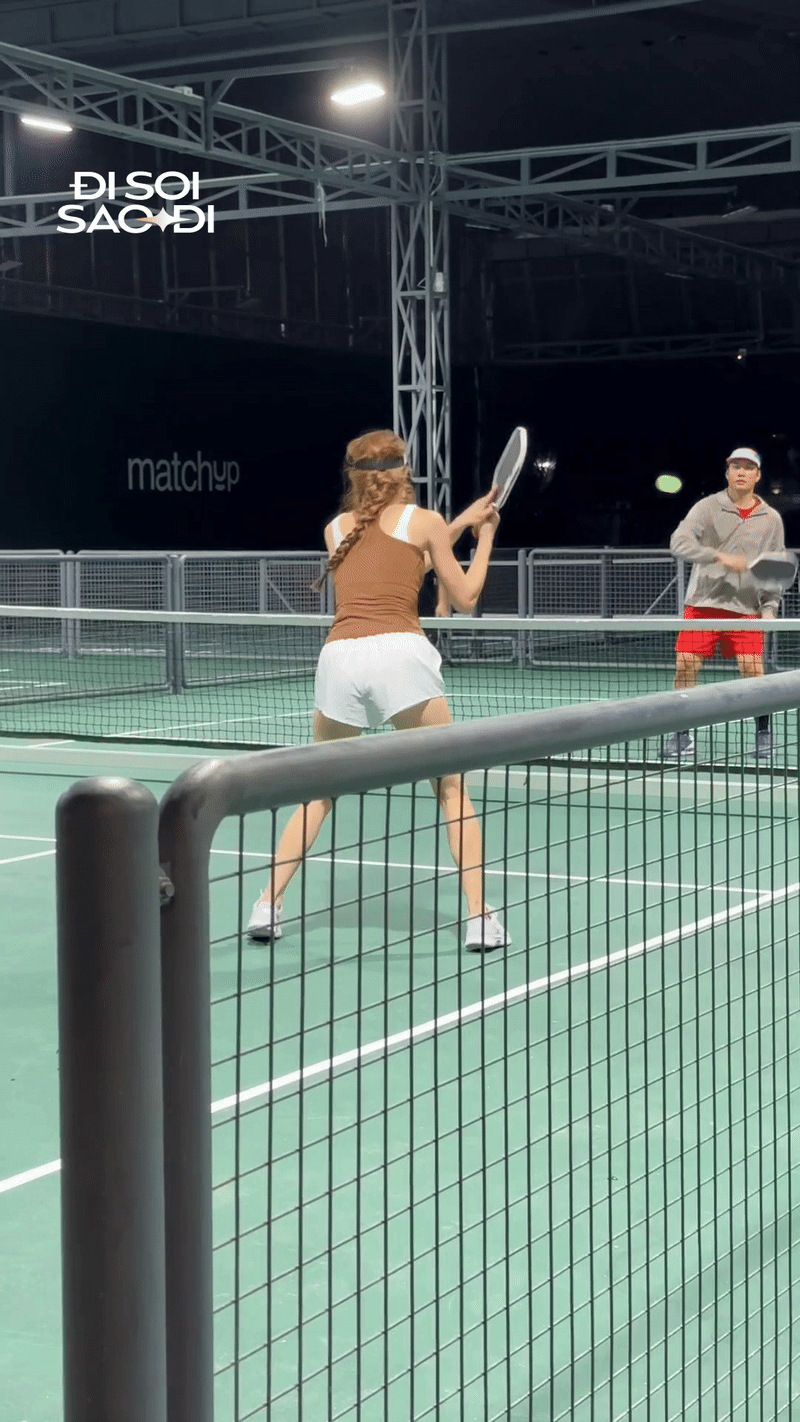 Tóm dính Hồ Ngọc Hà trên sân pickleball: Đôi Tóm dính Hồ Ngọc Hà trên sân pickleball: Đôi