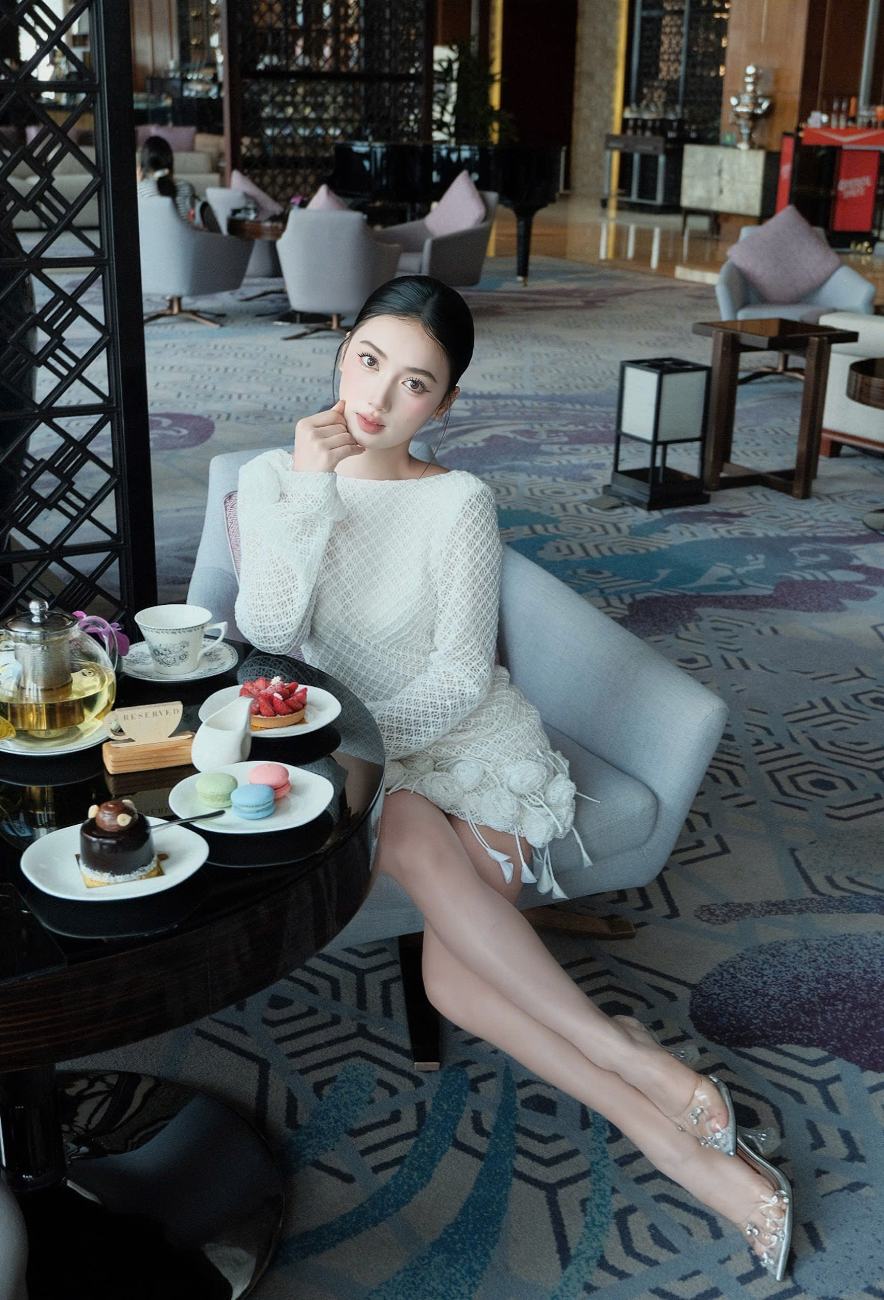 300.000 người theo dõi nữ sinh SN 2004 dân tộc Dao sở hữu phong cách thời trang ấn tượng, từng gây sốt với bộ ảnh “Mưa Đỏ”- Ảnh 3. 300.000 người theo dõi nữ sinh SN 2004 dân tộc Dao sở hữu phong cách thời trang ấn tượng, từng gây sốt với bộ ảnh “Mưa Đỏ”- Ảnh 3.