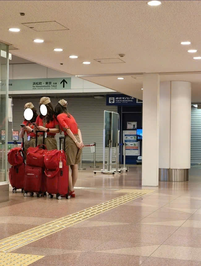 Đồng phục Vietjet Air được dân quốc tế khen nức nở vì đẹp- Ảnh 2. Đồng phục Vietjet Air được dân quốc tế khen nức nở vì đẹp- Ảnh 2.