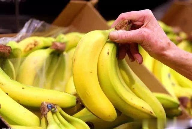 Đi chợ nên mua chuối cong hay chuối thẳng để đảm bảo chất lượng và an toàn- Ảnh 2. Đi chợ nên mua chuối cong hay chuối thẳng để đảm bảo chất lượng và an toàn- Ảnh 2.