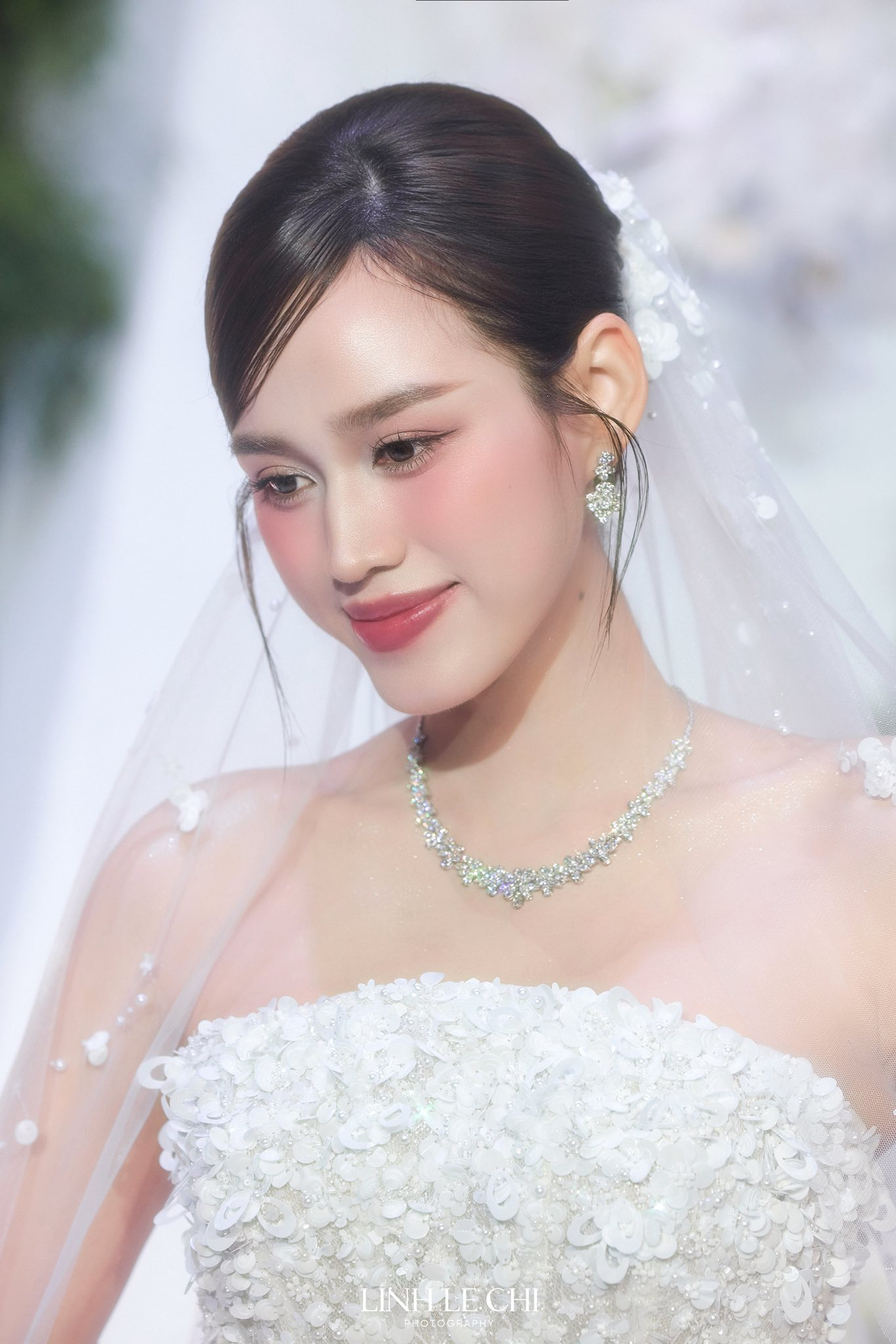 HH Đỗ Hà dưỡng tóc bằng cách này: Nghiền viên B1 trộn cùng dầu dừa để tóc nhanh dài và dày- Ảnh 3. HH Đỗ Hà dưỡng tóc bằng cách này: Nghiền viên B1 trộn cùng dầu dừa để tóc nhanh dài và dày- Ảnh 3.