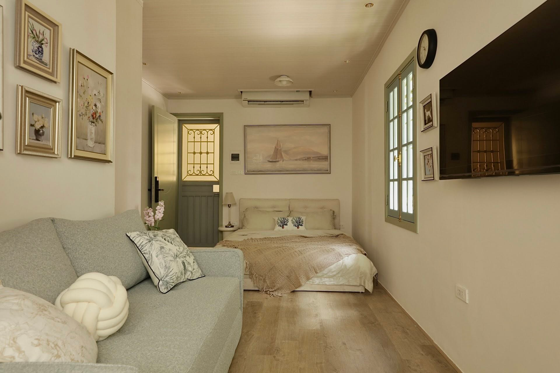 20m² giữa lòng Hà Nội vẫn có thể thành tổ ấm trong mơ: Câu chuyện cải tạo nửa tỷ đồng của vợ chồng trung niên khiến nhiều người thay đổi cách nhìn- Ảnh 7. 20m² giữa lòng Hà Nội vẫn có thể thành tổ ấm trong mơ: Câu chuyện cải tạo nửa tỷ đồng của vợ chồng trung niên khiến nhiều người thay đổi cách nhìn- Ảnh 7.