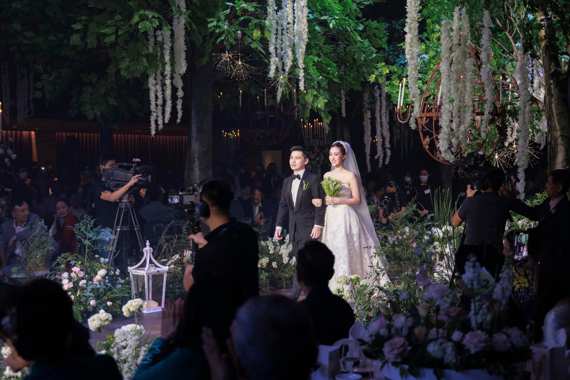 Đỗ Mỹ Linh và chồng Chủ tịch kỉ niệm 3 năm ngày cưới ngọt ngào, chẳng rầm rộ phô trương nhưng cực hạnh phúc- Ảnh 4.