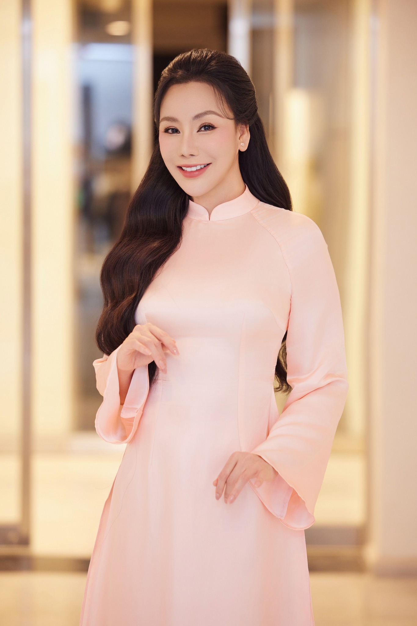 Nữ nghệ sĩ là "đại gia đất mỏ", sở hữu biệt thự từ Hà Nội đến TP.HCM, 45 tuổi mới lấy chồng- Ảnh 1. Nữ nghệ sĩ là "đại gia đất mỏ", sở hữu biệt thự từ Hà Nội đến TP.HCM, 45 tuổi mới lấy chồng- Ảnh 1.