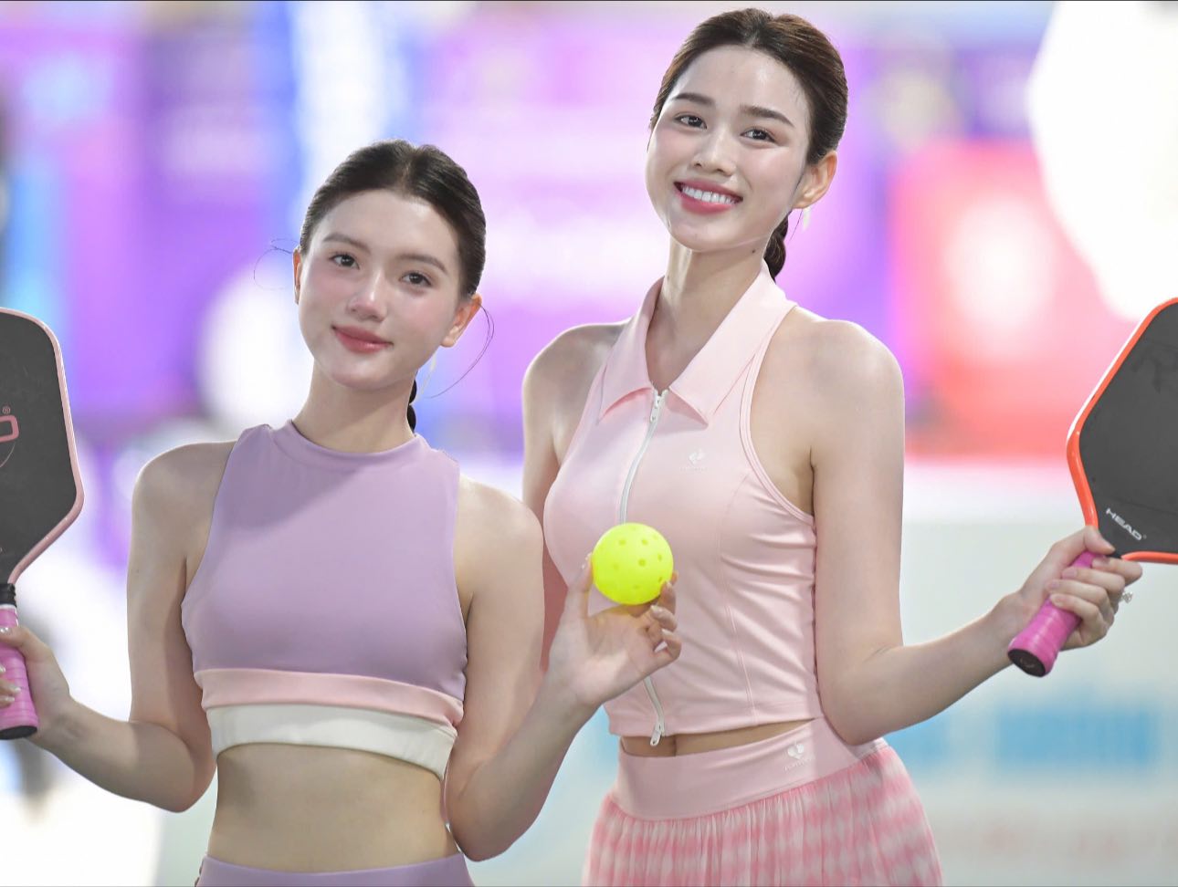 Chân dung cô gái xách vali cho Đỗ Hà ở Thanh Hoá gây sốt: Camera lia vội mà cũng cỡ này hả?- Ảnh 8. Chân dung cô gái xách vali cho Đỗ Hà ở Thanh Hoá gây sốt: Camera lia vội mà cũng cỡ này hả?- Ảnh 8.