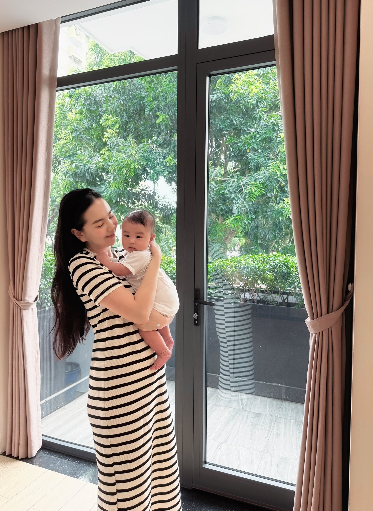 Cuộc sống của nữ “MC xinh đẹp nhất VTV” với chồng 2 trong lâu đài nghìn m2 ở Bắc Ninh- Ảnh 9. Cuộc sống của nữ “MC xinh đẹp nhất VTV” với chồng 2 trong lâu đài nghìn m2 ở Bắc Ninh- Ảnh 9.