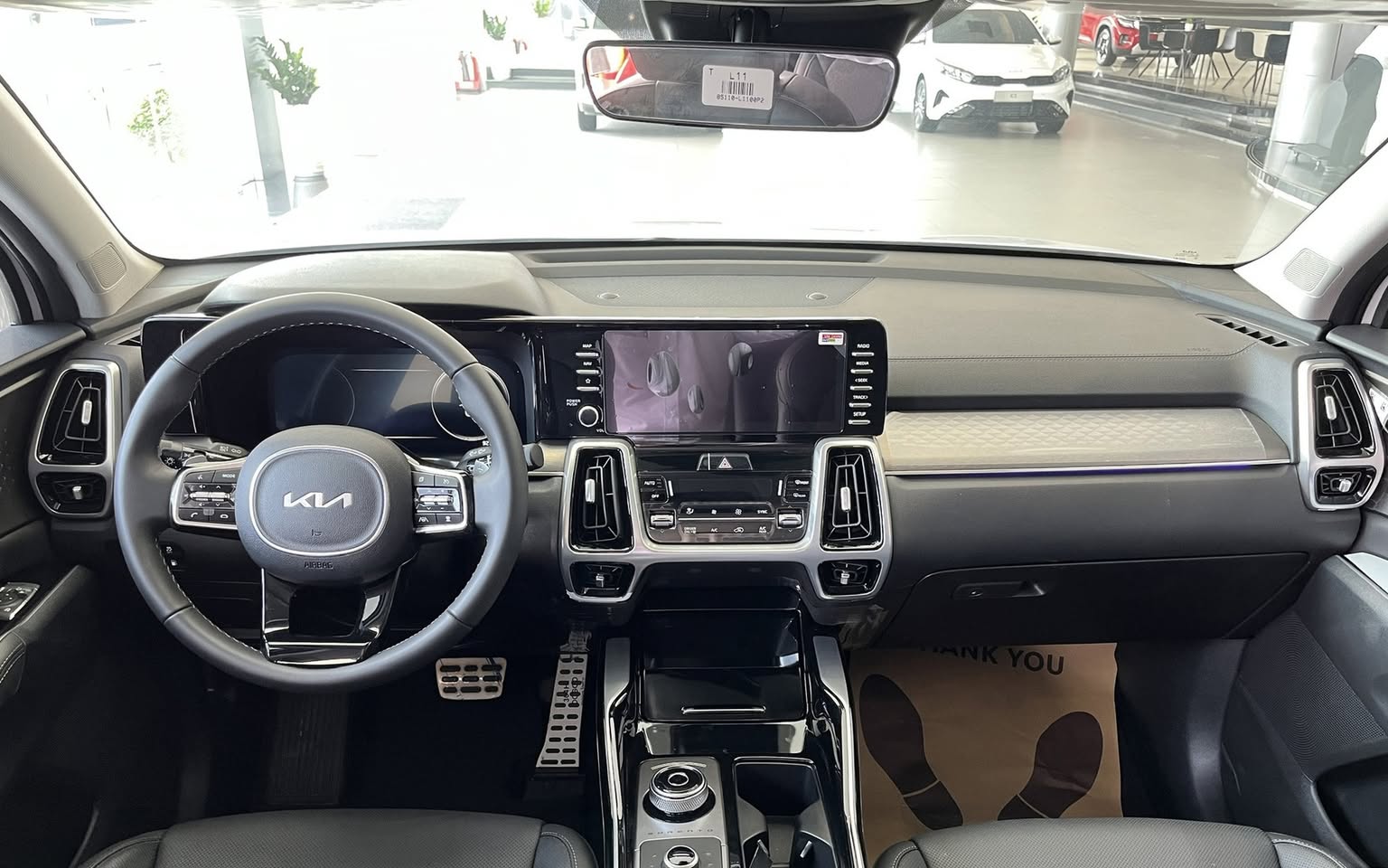 Kia Sorento PHEV giảm 150 triệu đồng tại đại lý: Giá thực tế rẻ hơn ban đầu 410 triệu đồng nhưng người mua phải đánh đổi 2 điều- Ảnh 2. Kia Sorento PHEV giảm 150 triệu đồng tại đại lý: Giá thực tế rẻ hơn ban đầu 410 triệu đồng nhưng người mua phải đánh đổi 2 điều- Ảnh 2.