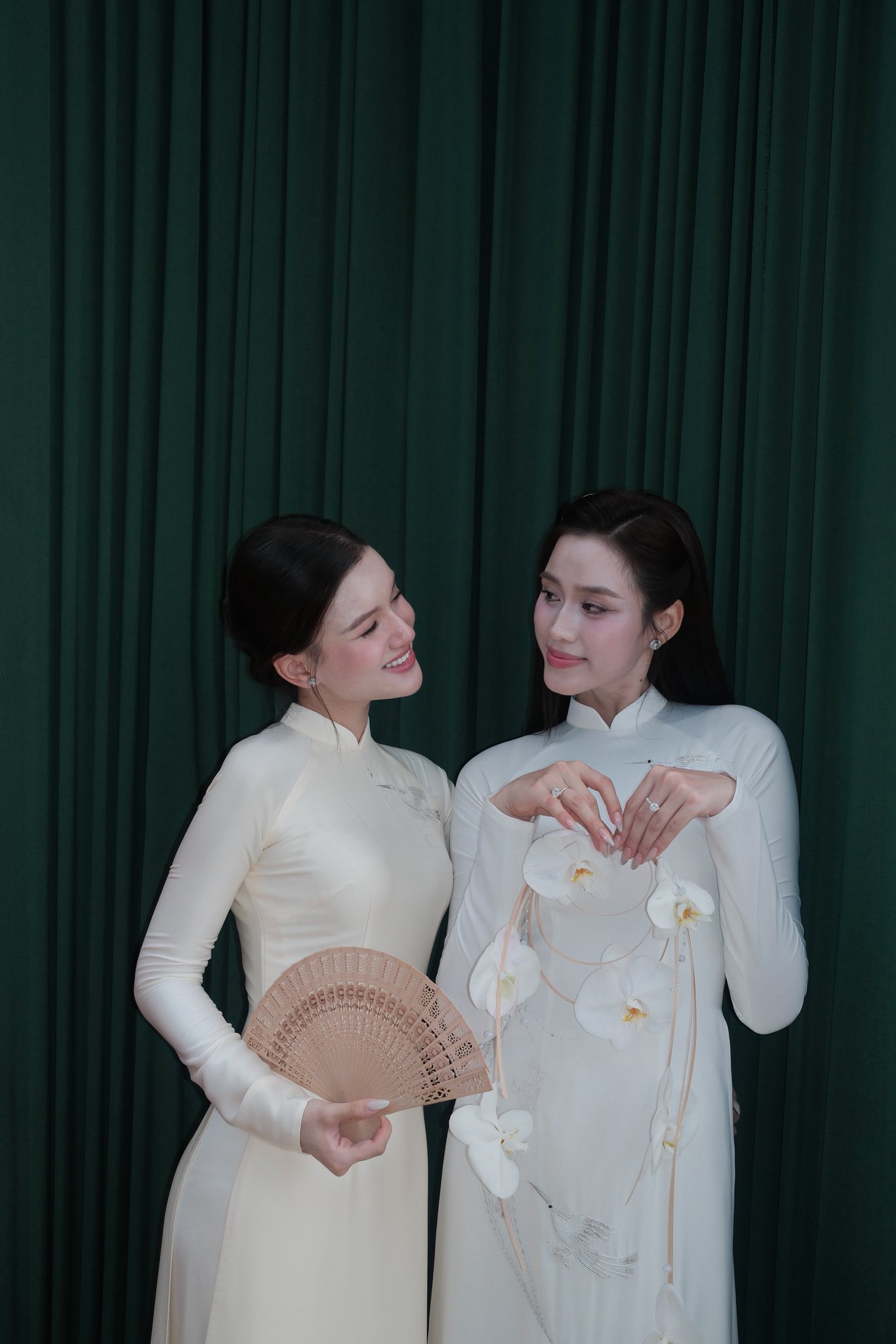 Chân dung cô gái xách vali cho Đỗ Hà ở Thanh Hoá gây sốt: Camera lia vội mà cũng cỡ này hả?- Ảnh 6. Chân dung cô gái xách vali cho Đỗ Hà ở Thanh Hoá gây sốt: Camera lia vội mà cũng cỡ này hả?- Ảnh 6.