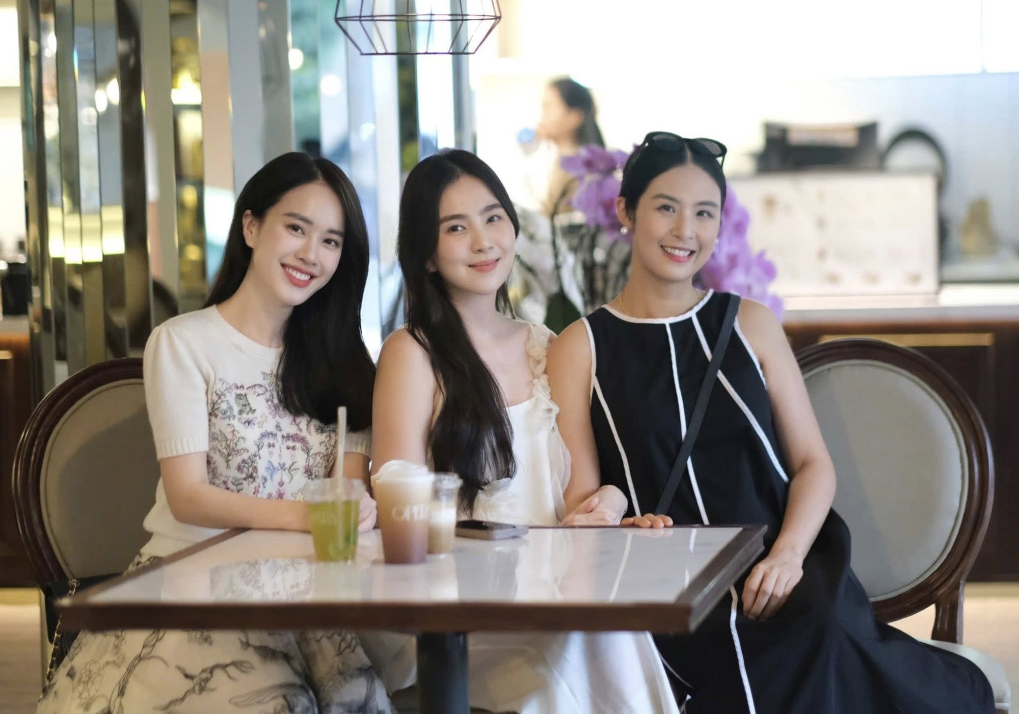 Cuộc sống của nữ “MC xinh đẹp nhất VTV” với chồng 2 trong lâu đài nghìn m2 ở Bắc Ninh- Ảnh 13. Cuộc sống của nữ “MC xinh đẹp nhất VTV” với chồng 2 trong lâu đài nghìn m2 ở Bắc Ninh- Ảnh 13.