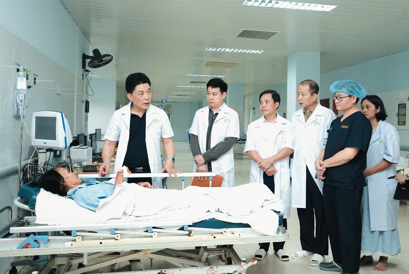 5 phút cuồng loạn của kẻ truy sát khiến 7 người trong bệnh viện bị thương- Ảnh 3. 5 phút cuồng loạn của kẻ truy sát khiến 7 người trong bệnh viện bị thương- Ảnh 3.