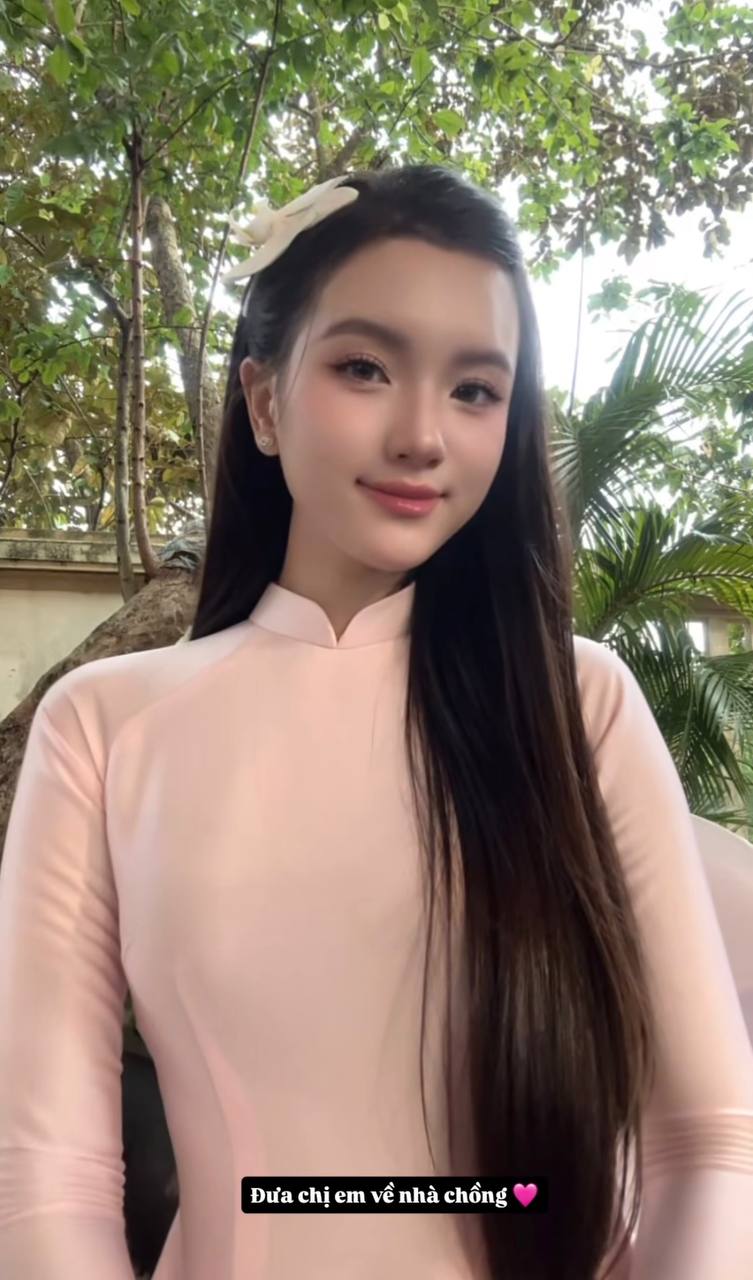 Chân dung cô gái xách vali cho Đỗ Hà ở Thanh Hoá gây sốt: Camera lia vội mà cũng cỡ này hả?- Ảnh 3. Chân dung cô gái xách vali cho Đỗ Hà ở Thanh Hoá gây sốt: Camera lia vội mà cũng cỡ này hả?- Ảnh 3.