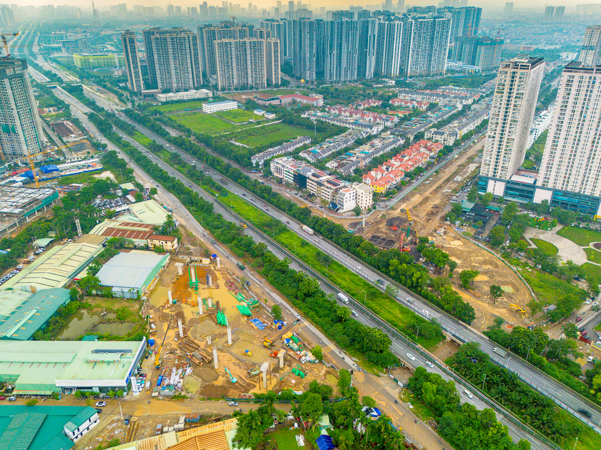 Thay bạn đi xem công trường xây nút giao 2.400 tỷ vượt qua đại lộ rộng nhất Việt Nam- Ảnh 9. Thay bạn đi xem công trường xây nút giao 2.400 tỷ vượt qua đại lộ rộng nhất Việt Nam- Ảnh 9.