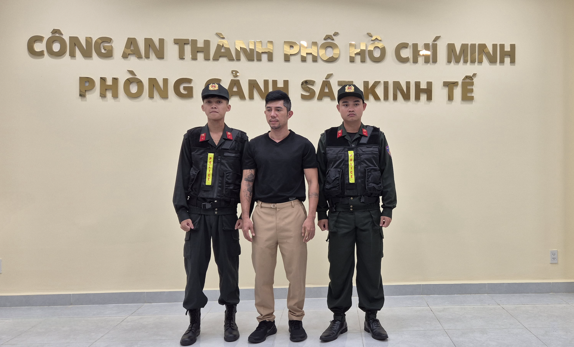 Người nhận 8 tỉ đồng để "chạy án" cho Ngân 98 là ai?- Ảnh 2. Người nhận 8 tỉ đồng để "chạy án" cho Ngân 98 là ai?- Ảnh 2.