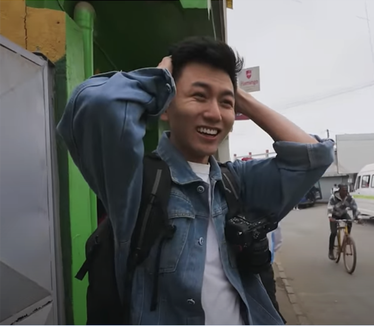 Khoai Lang Thang bị chèn ép- Ảnh 1. Khoai Lang Thang bị chèn ép- Ảnh 1.