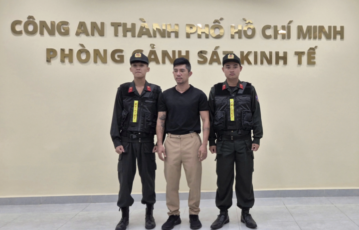 Loạt ồn ào của Lương Bằng Quang - Ngân 98 trước khi bị bắt- Ảnh 1. Loạt ồn ào của Lương Bằng Quang - Ngân 98 trước khi bị bắt- Ảnh 1.