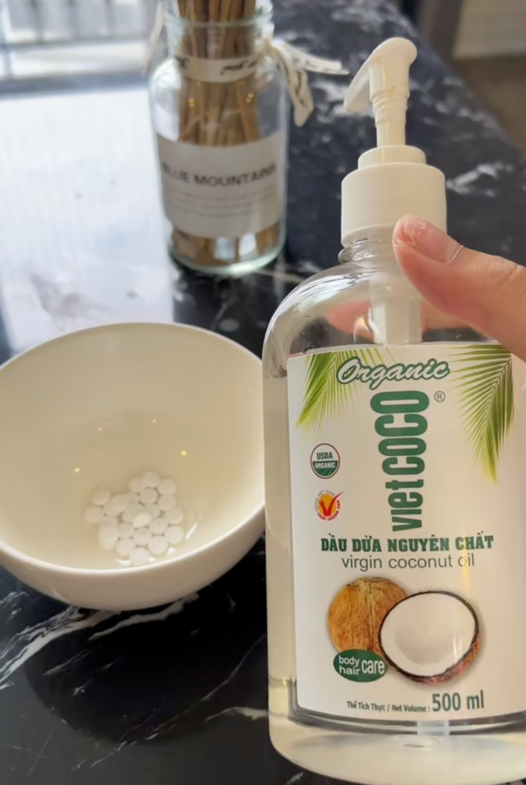 HH Đỗ Hà dưỡng tóc bằng cách này: Nghiền viên B1 trộn cùng dầu dừa để tóc nhanh dài và dày- Ảnh 8. HH Đỗ Hà dưỡng tóc bằng cách này: Nghiền viên B1 trộn cùng dầu dừa để tóc nhanh dài và dày- Ảnh 8.