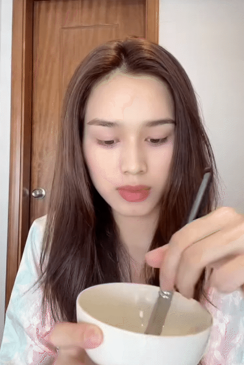 HH Đỗ Hà dưỡng tóc bằng cách này: Nghiền viên B1 trộn cùng dầu dừa để tóc nhanh dài và dày- Ảnh 9. HH Đỗ Hà dưỡng tóc bằng cách này: Nghiền viên B1 trộn cùng dầu dừa để tóc nhanh dài và dày- Ảnh 9.