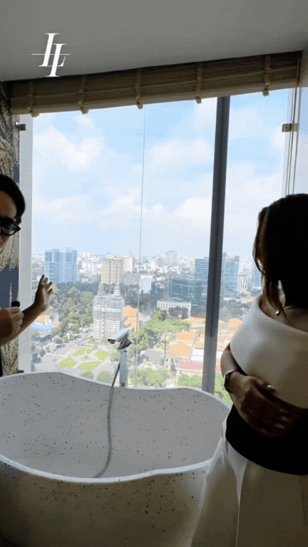 Căn chung cư 4 phòng ngủ giá 62 tỷ đồng khiến dân tình choáng váng: View thẳng ra Nhà thờ Đức Bà, riêng phòng khách đã rộng ngang 1 căn hộ tầm trung- Ảnh 13. Căn chung cư 4 phòng ngủ giá 62 tỷ đồng khiến dân tình choáng váng: View thẳng ra Nhà thờ Đức Bà, riêng phòng khách đã rộng ngang 1 căn hộ tầm trung- Ảnh 13.