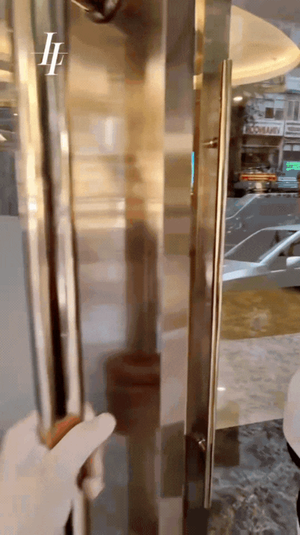 Căn chung cư 4 phòng ngủ giá 62 tỷ đồng khiến dân tình choáng váng: View thẳng ra Nhà thờ Đức Bà, riêng phòng khách đã rộng ngang 1 căn hộ tầm trung- Ảnh 2. Căn chung cư 4 phòng ngủ giá 62 tỷ đồng khiến dân tình choáng váng: View thẳng ra Nhà thờ Đức Bà, riêng phòng khách đã rộng ngang 1 căn hộ tầm trung- Ảnh 2.