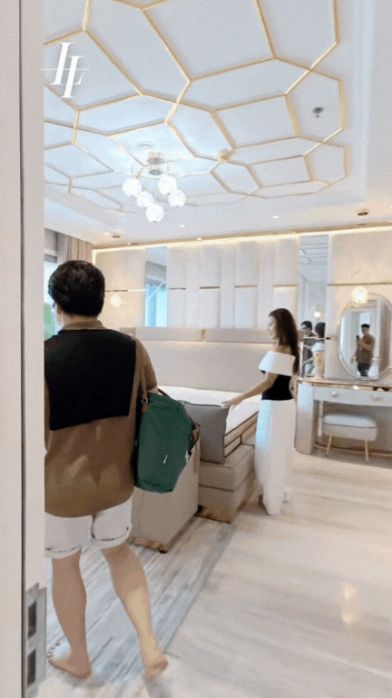 Căn chung cư 4 phòng ngủ giá 62 tỷ đồng khiến dân tình choáng váng: View thẳng ra Nhà thờ Đức Bà, riêng phòng khách đã rộng ngang 1 căn hộ tầm trung- Ảnh 7. Căn chung cư 4 phòng ngủ giá 62 tỷ đồng khiến dân tình choáng váng: View thẳng ra Nhà thờ Đức Bà, riêng phòng khách đã rộng ngang 1 căn hộ tầm trung- Ảnh 7.