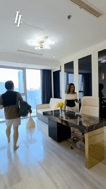 Căn chung cư 4 phòng ngủ giá 62 tỷ đồng khiến dân tình choáng váng: View thẳng ra Nhà thờ Đức Bà, riêng phòng khách đã rộng ngang 1 căn hộ tầm trung- Ảnh 10. Căn chung cư 4 phòng ngủ giá 62 tỷ đồng khiến dân tình choáng váng: View thẳng ra Nhà thờ Đức Bà, riêng phòng khách đã rộng ngang 1 căn hộ tầm trung- Ảnh 10.