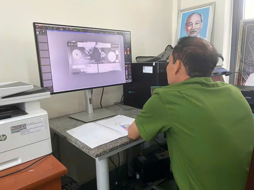 Vụ vé số trúng 2 tỷ đồng bị rách ở Quảng Ngãi: Công an sử dụng kỹ thuật giám định như thế nào?- Ảnh 1. Vụ vé số trúng 2 tỷ đồng bị rách ở Quảng Ngãi: Công an sử dụng kỹ thuật giám định như thế nào?- Ảnh 1.