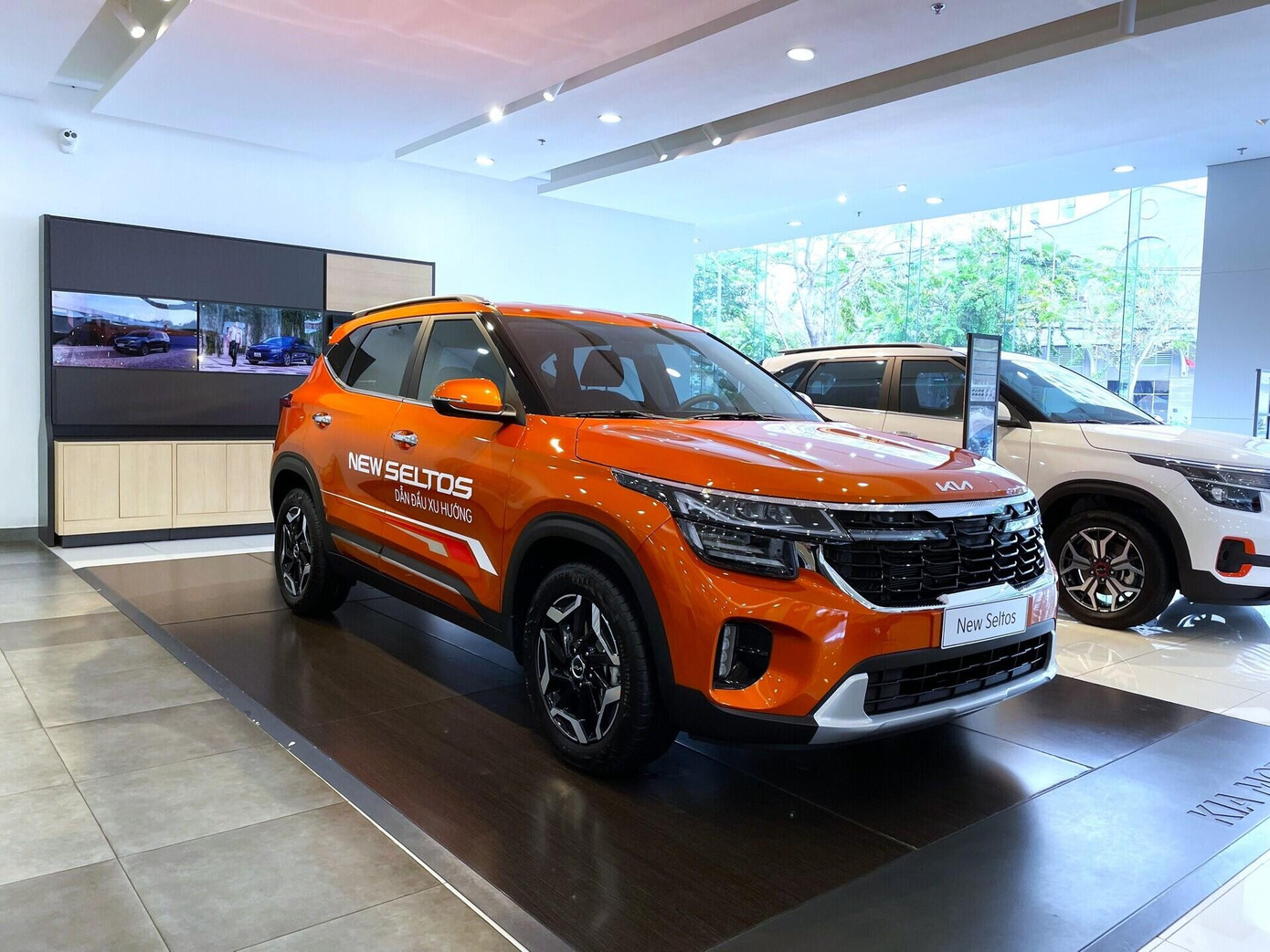 Xe Hàn vắng bóng trong top 10 ô tô xăng, dầu bán chạy nhất từ đầu năm ở Việt Nam- Ảnh 3. Xe Hàn vắng bóng trong top 10 ô tô xăng, dầu bán chạy nhất từ đầu năm ở Việt Nam- Ảnh 3.