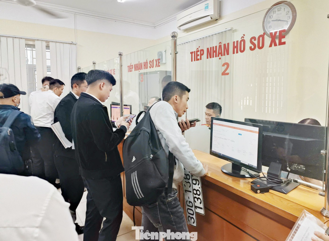 Đã bán xe, người mua chưa sang tên: Chủ cũ cần làm gì để tránh 'phạt nguội'?- Ảnh 1. Đã bán xe, người mua chưa sang tên: Chủ cũ cần làm gì để tránh 'phạt nguội'?- Ảnh 1.