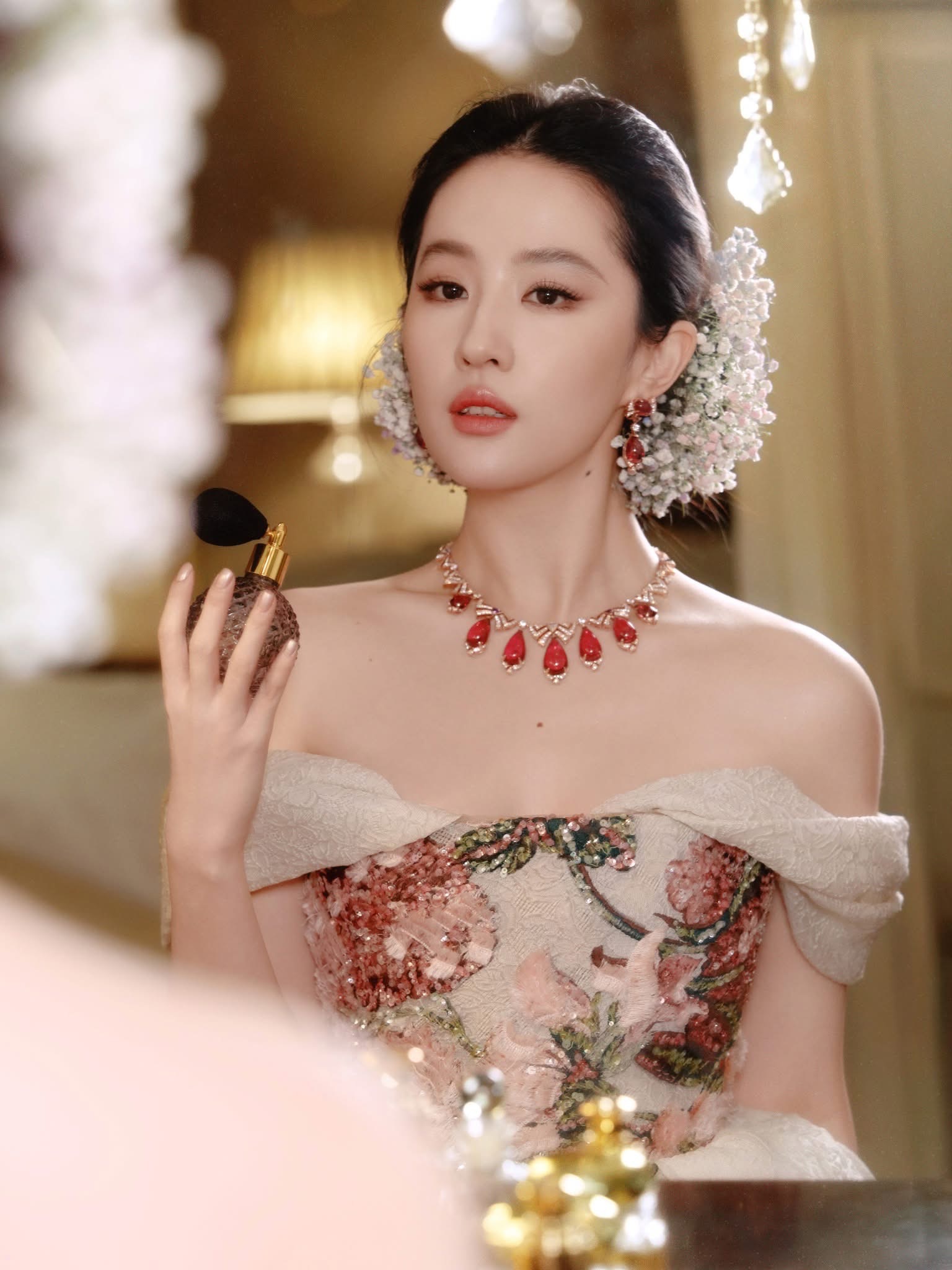 Hot nhất Weibo hiện tại: Nhan sắc của Lưu Diệc Phi khiến 110 triệu người phải… xem lại lịch- Ảnh 1. Hot nhất Weibo hiện tại: Nhan sắc của Lưu Diệc Phi khiến 110 triệu người phải… xem lại lịch- Ảnh 1.