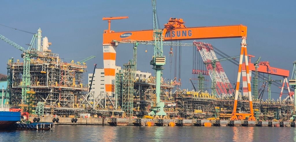 'Gã khổng lồ' đóng tàu của Samsung dự kiến đóng đơn hàng 3 tàu chở dầu 237 triệu USD tại một xưởng đóng tàu 'bí mật' ở Việt Nam- Ảnh 1.