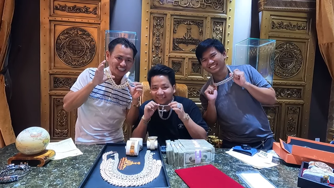 Tình hình Khoa Pug và Vương Phạm hiện tại- Ảnh 3. Tình hình Khoa Pug và Vương Phạm hiện tại- Ảnh 3.