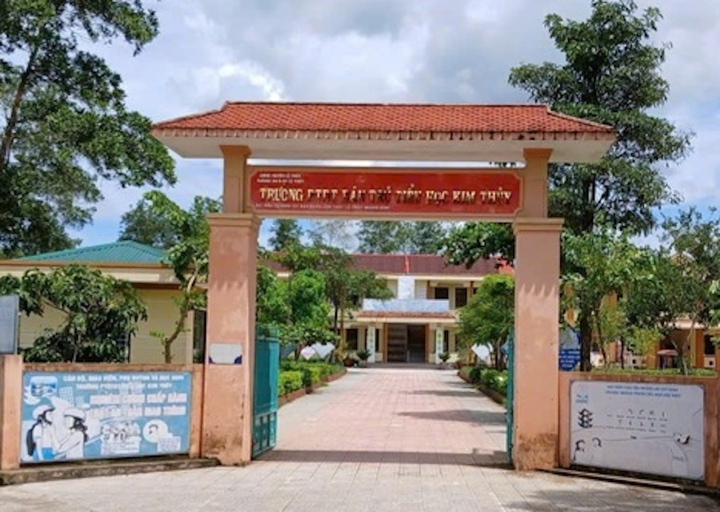 Vụ 40 học sinh nhập viện sau bữa ăn bán trú ở trường: Lập đoàn kiểm tra- Ảnh 1. Vụ 40 học sinh nhập viện sau bữa ăn bán trú ở trường: Lập đoàn kiểm tra- Ảnh 1.