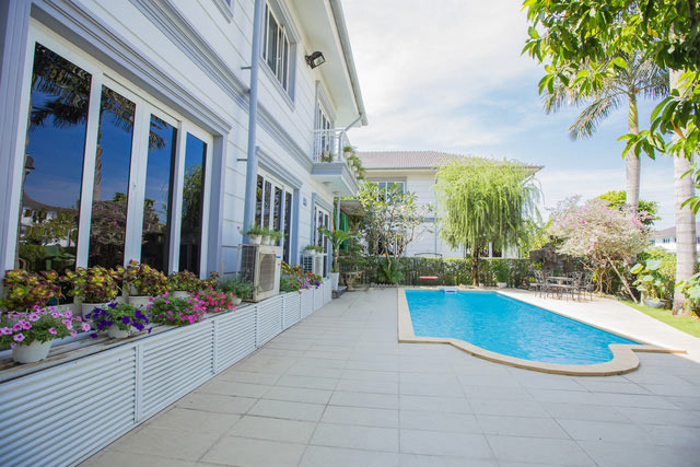 Nữ nghệ sĩ là "đại gia đất mỏ", sở hữu biệt thự từ Hà Nội đến TP.HCM, 45 tuổi mới lấy chồng- Ảnh 4. Nữ nghệ sĩ là "đại gia đất mỏ", sở hữu biệt thự từ Hà Nội đến TP.HCM, 45 tuổi mới lấy chồng- Ảnh 4.