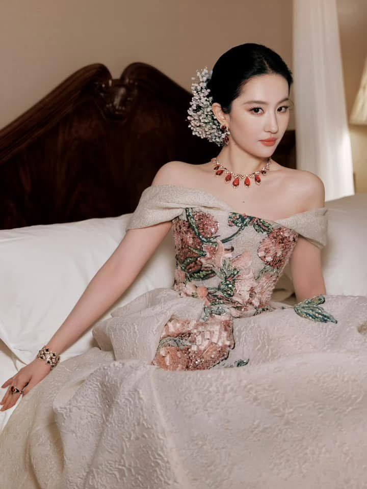 Đẳng cấp sau 1 thập kỷ của Lưu Diệc Phi- Ảnh 4. Đẳng cấp sau 1 thập kỷ của Lưu Diệc Phi- Ảnh 4.